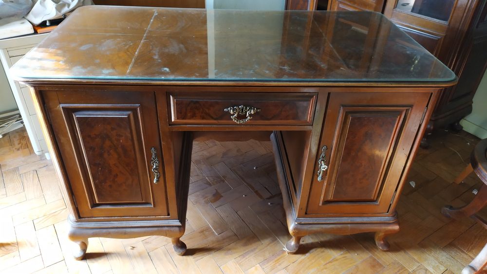 Secretária Clássica de Escritório