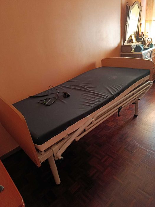 Cama automática para idoso.