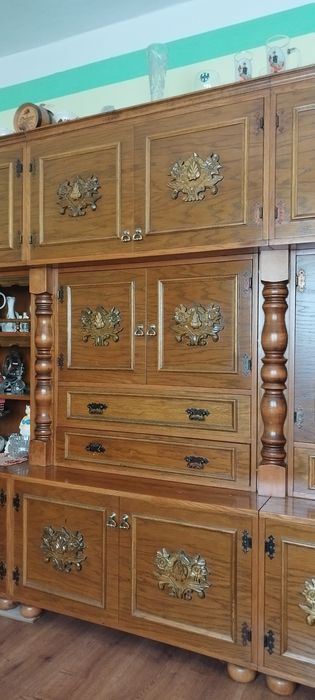 Piękna, drewniana meblościanka + stół.