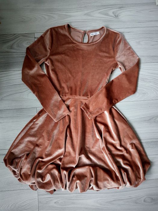 Piekna zamszowa sukienka 36