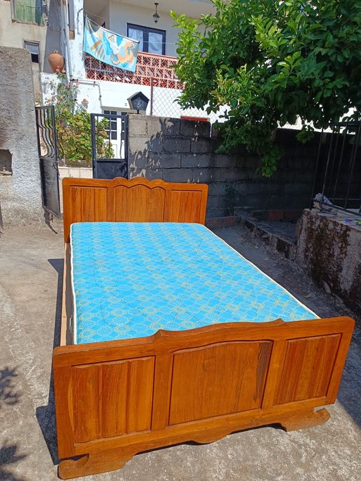 Cama c/mesinhas de cabeceira Vintage