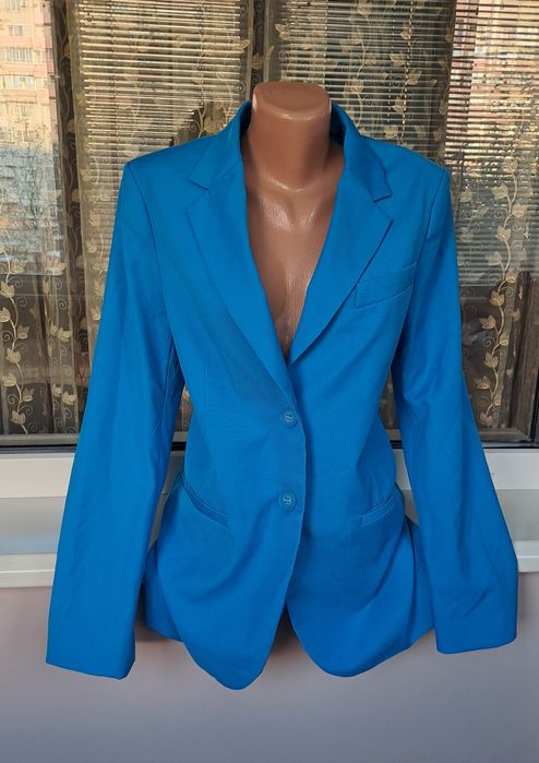 Голубий жіночий піджак жакет