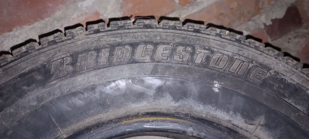 Шини зимові Bridgestone 13