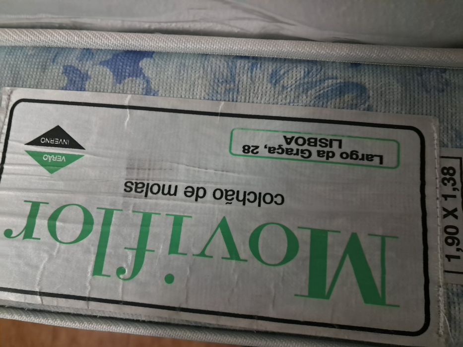 Vende-se colchao de molas.