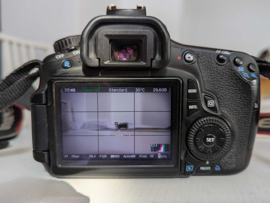 Canon 60D/Canon EF-S 17-55mm f/2.8/punho da bateria/carregador/estoja