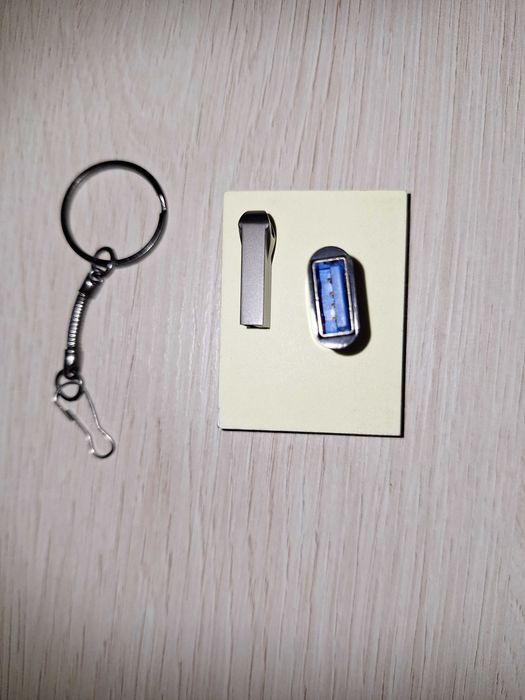 Pendrive 4GB + zawieszka+ adapter USB-C
