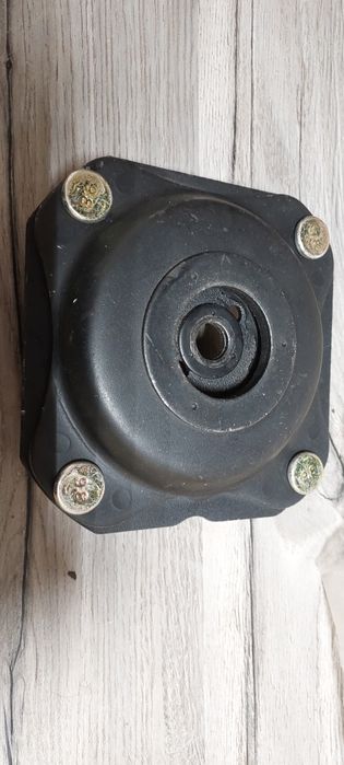 Опори переднього амортизатора Mazda