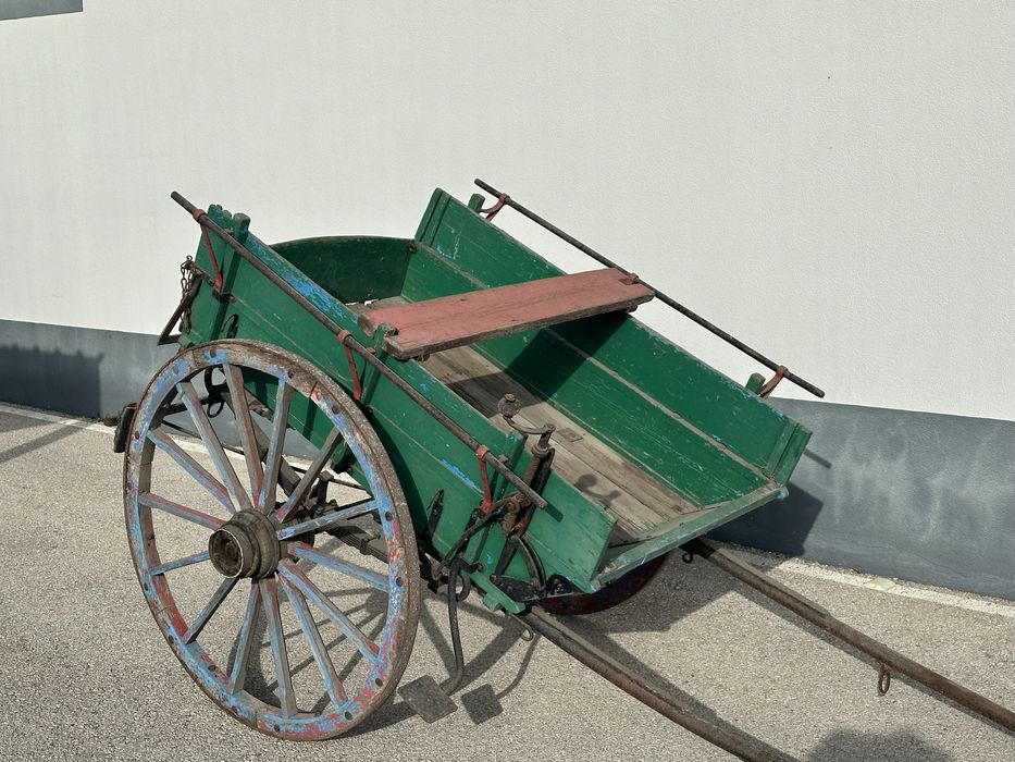 Carroça antiga em bom estado
