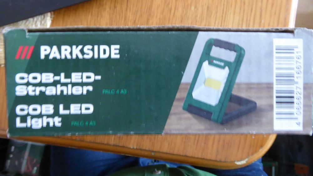 Nieużywana, bezprzewodowa lampa LED PARKSIDE PALC 4 A3 500 lm.