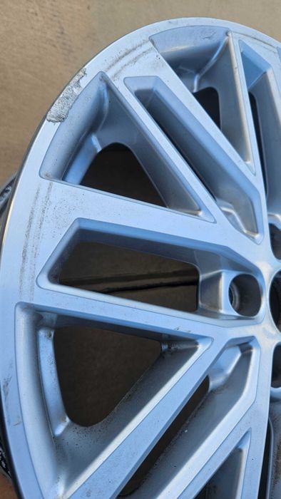 Audi A3 S3 felga aluminiowa 8V0601025DA E7.5Jx18H2 Et51