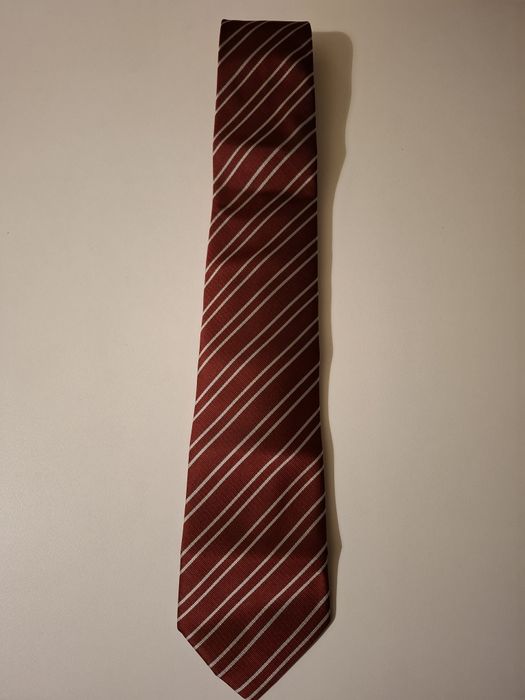 Gravata classica com botões de punho, tom vermelho