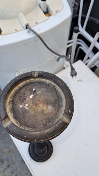 Cinzeiros em pau preto