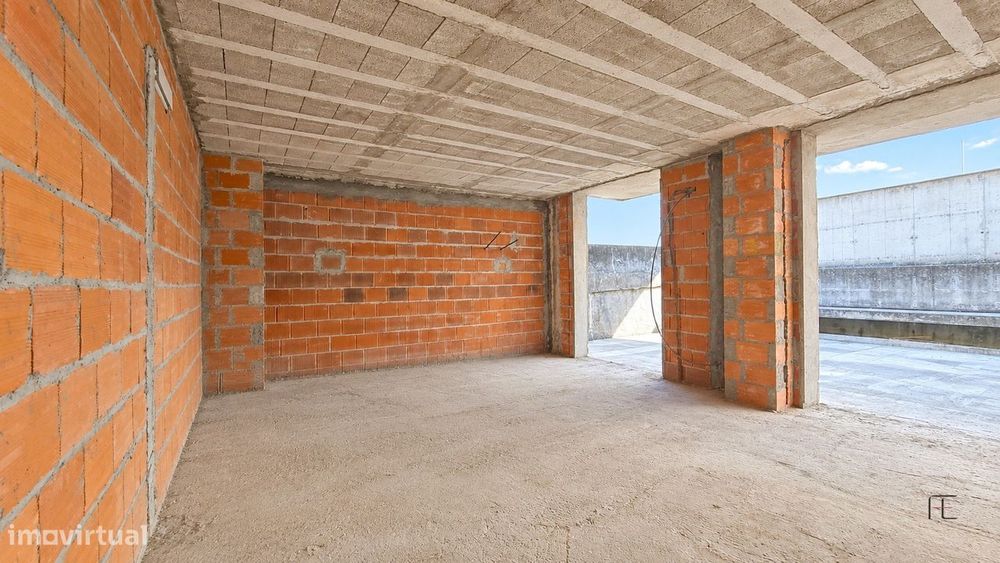 T2 Novo em Espinho, Terraço Privativo, Garagem, Uma Habitação por Piso