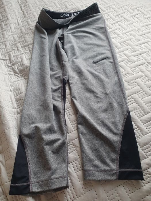 Спортивні лосіни Nike
