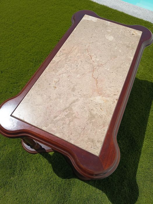 PROMOÇÃO Mesa de centro de madeira e mármore