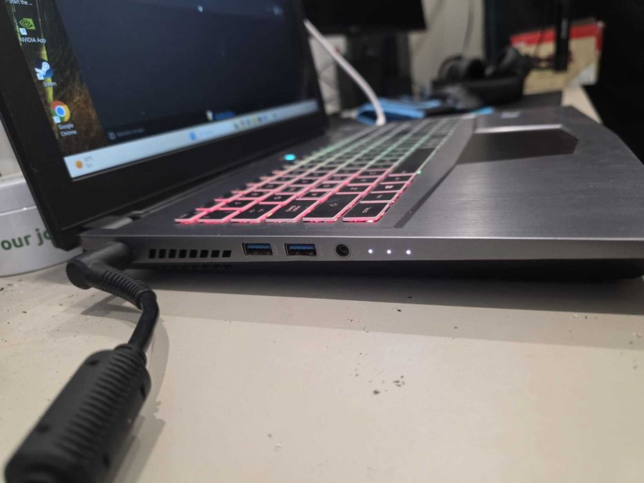Portatil clevo com i7 8750h + gtx 1070 16gb ram ddr 2400mhz ssd250gb + hdd 1tb