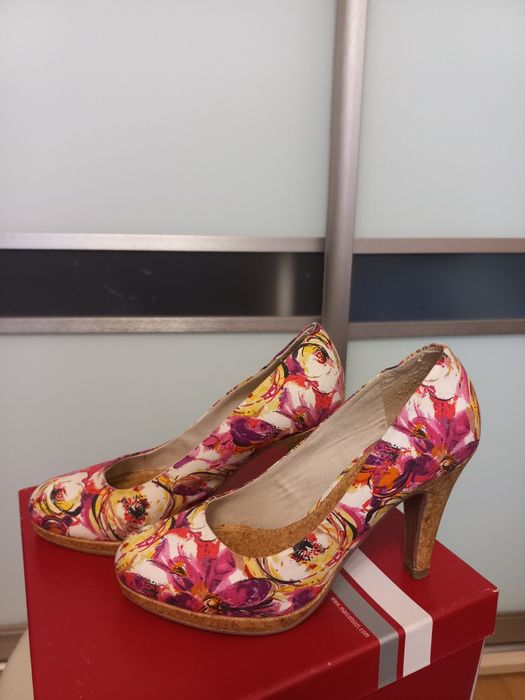 Босоніжки, туфлі, напівчеревикі