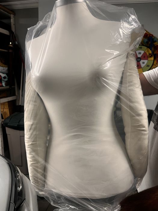 Manequins de Senhora Novos – Base e Pé em Ferro Regulável