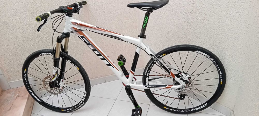 Bicicleta roda 26 montagem personalizada com Mavic, SRAM e suspensão a AR