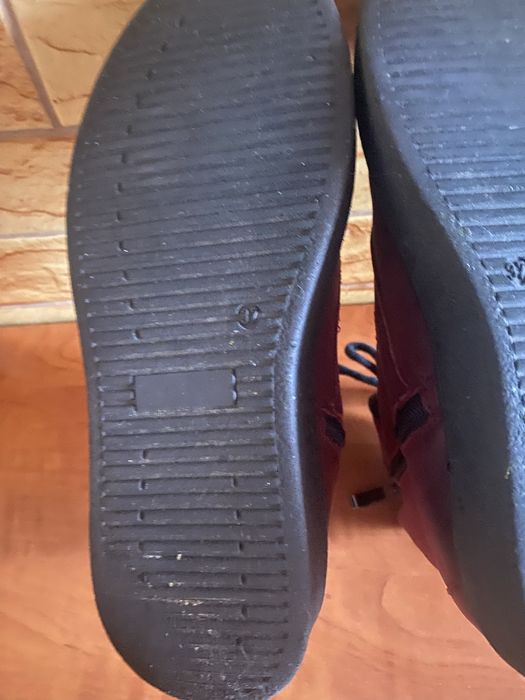 Продам ботинки женские