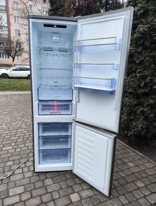 Продам Б/У Холодильник BEKO RCNA406E40ZXBN.2023 рік Інверторний.