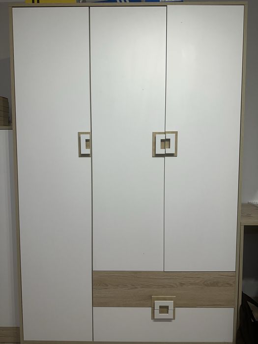 Sprzedam komplet mebli do pokoju młodzieżowego