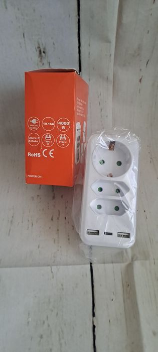 Розгалужувач на 3 розетки + 3 USB порти, з мережевим фільтром та заземленням, білий