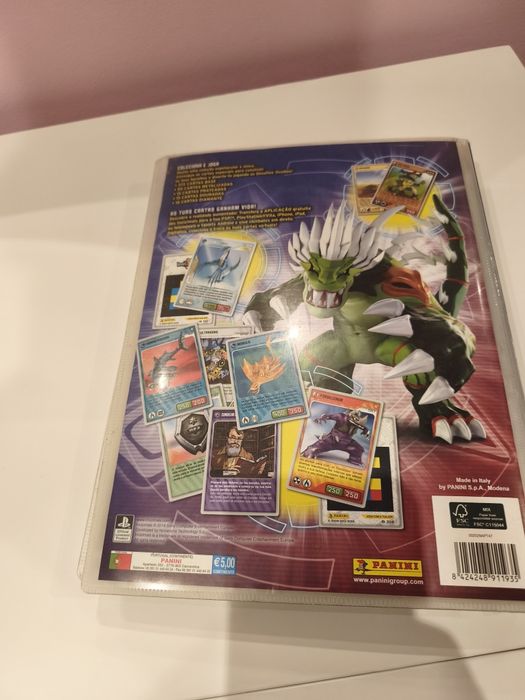 Vendo caderneta com cartas Invizimals