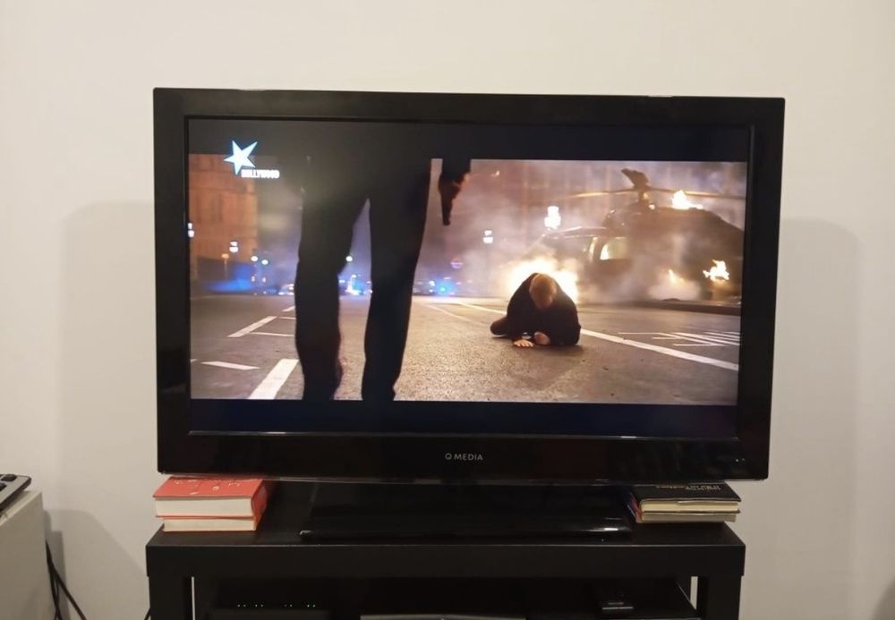 TV QMedia 101 cm