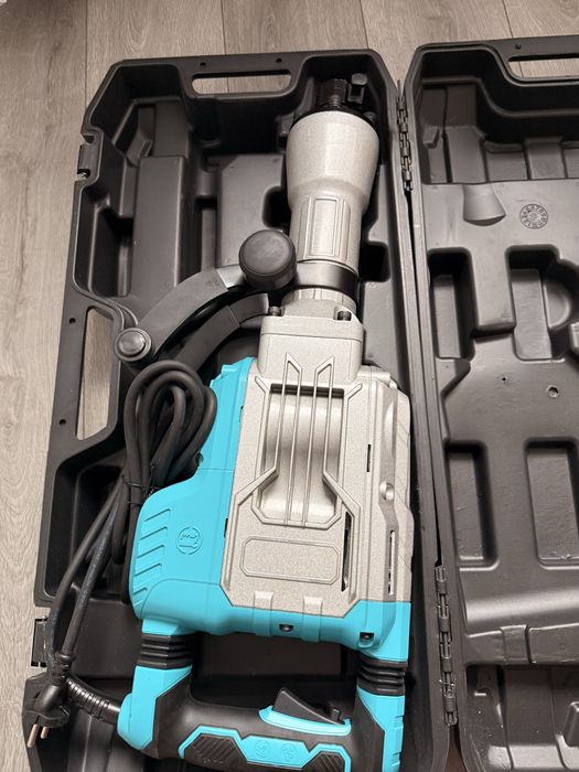 Młot Wyburzeniowy Kuźniarka HEX 1650W 50J Młot Udarowy Do Betonu Nowy