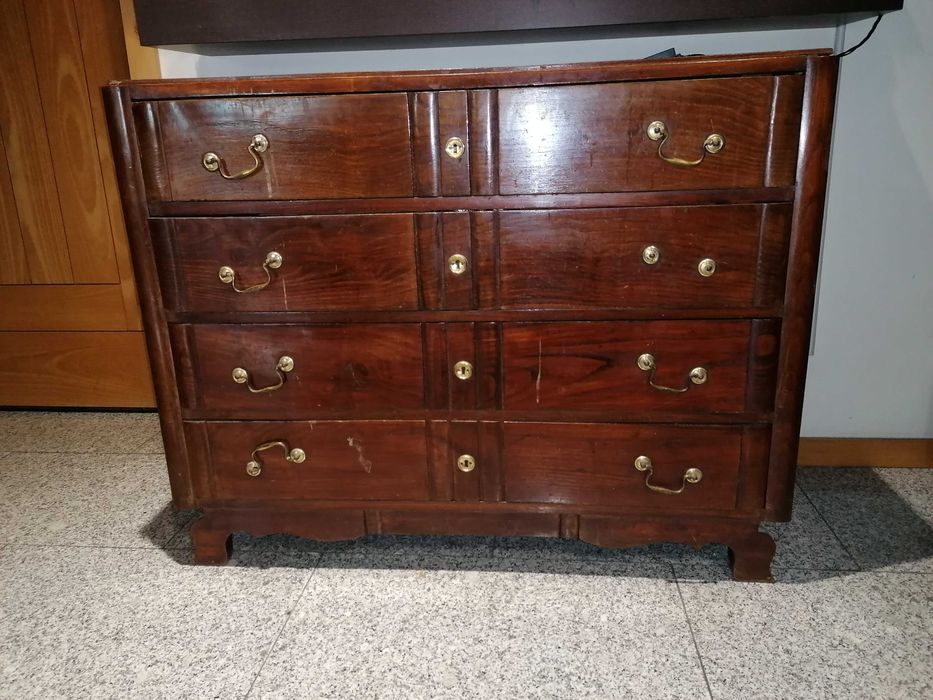 Comoda em Madeira