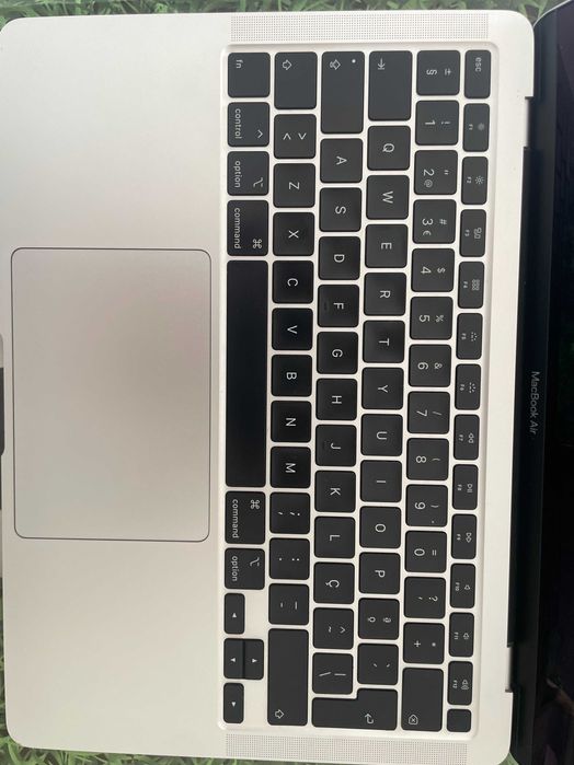 MacBook Air 13” | Intel i7 | 16GB RAM | 512GB SSD | Bom estado