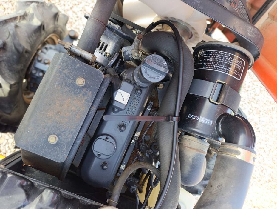 Trator Kubota A17 com frese