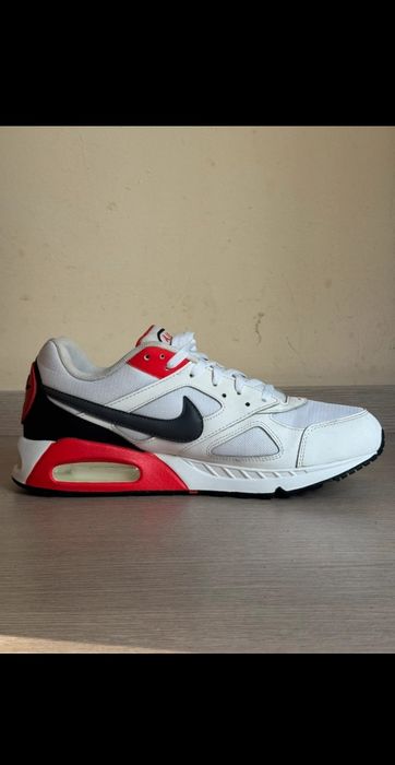 Nike Air Max IVO R45,5/29,5
White Habanero Red