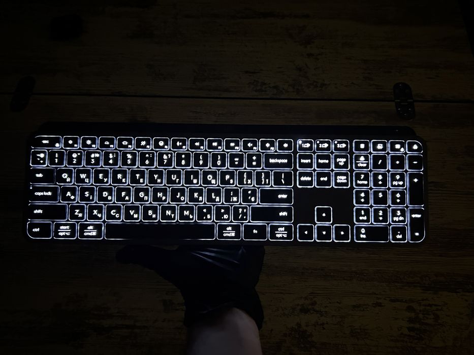 Безпровідна клавіатура з цифровим блоком Logitech MX Keys (Bolt) ANSI US/UA з якісним гравіюванням