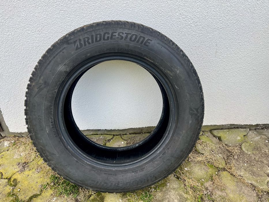Opona 235/65/17 Bridgestone Blizzak LM005