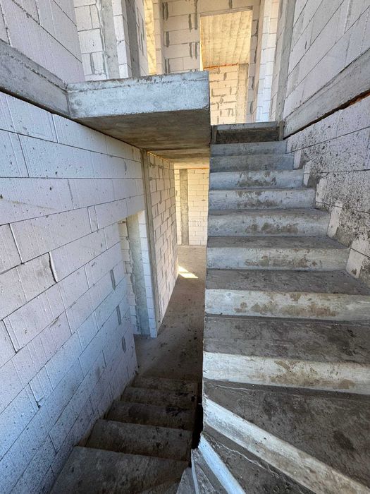 Продаж будинку на Дендропарку