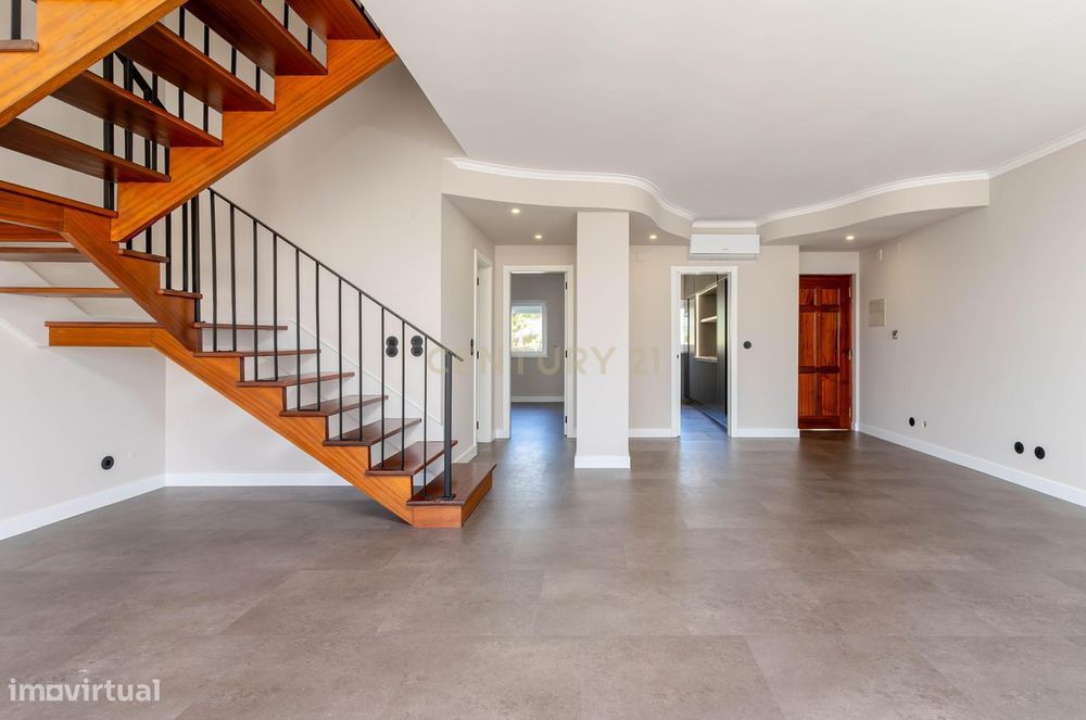 Magnífico T3 Duplex junto a praia de Sesimbra