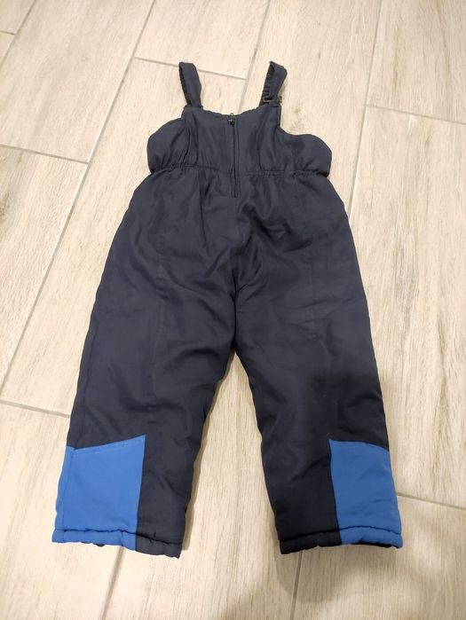 Продам комбинезоны зимние на рост 86