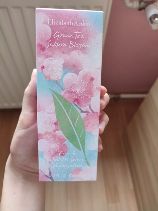 Woda perfumowana Elizabeth Arden , Sakura Blossom.