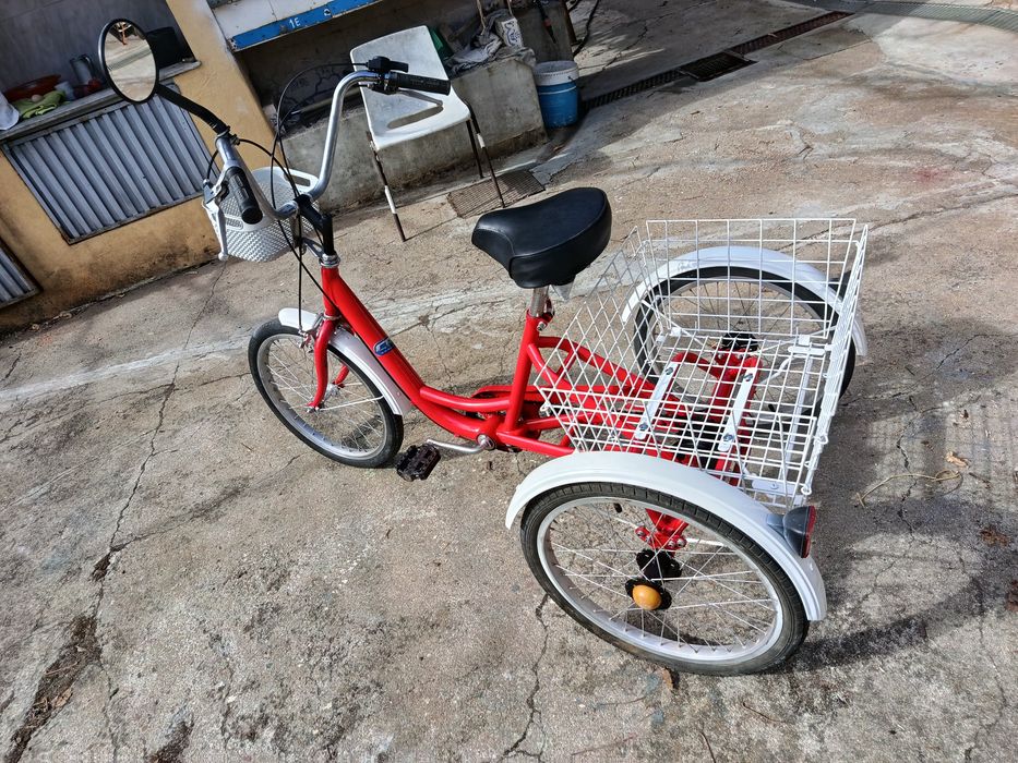 Bicicleta três rodas, restaurada
