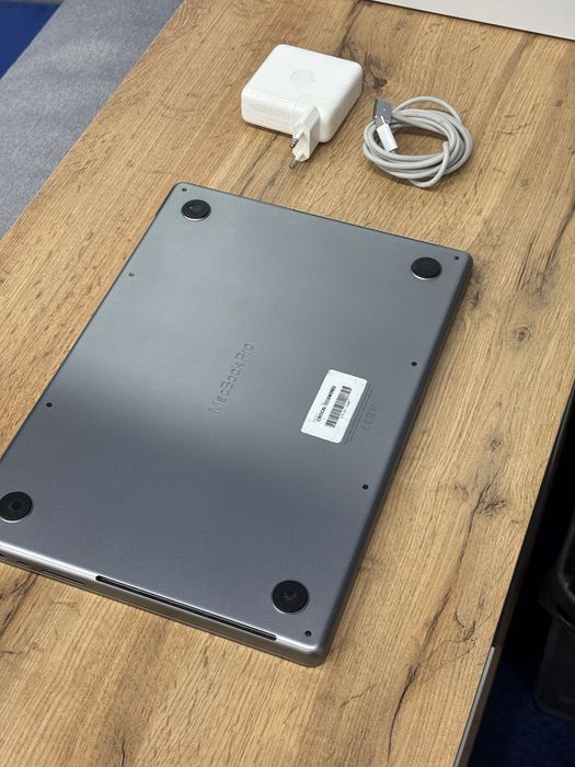 Macbook Pro 14 inch M1 32GB 2021 року в ідеальному стані