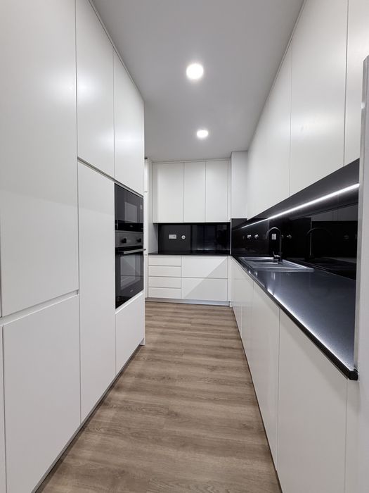 T1 semi novo para arrendamento em Famoes, Odivelas