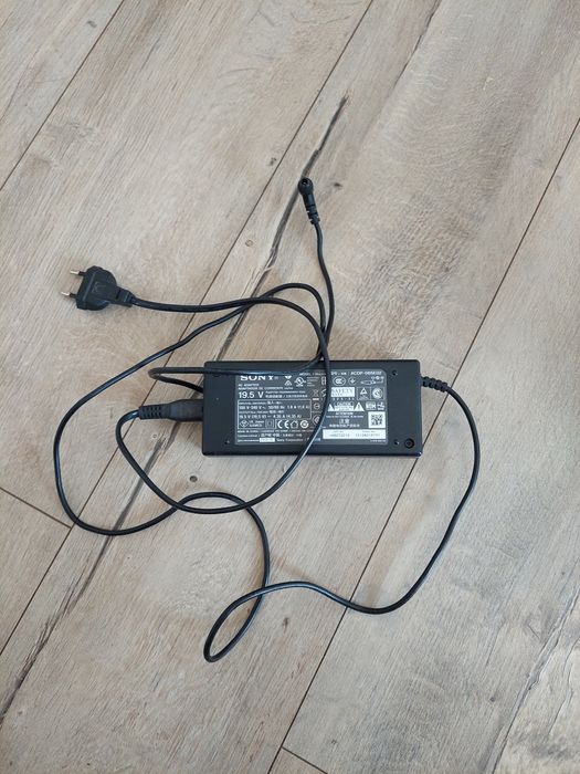 Zasilacz do laptopa