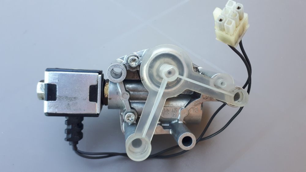 Продается топливный насос.