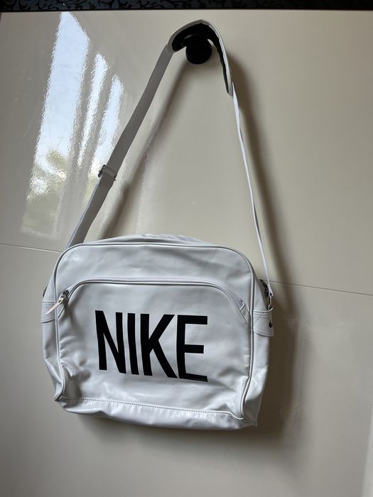 Сумочка на плече Nike