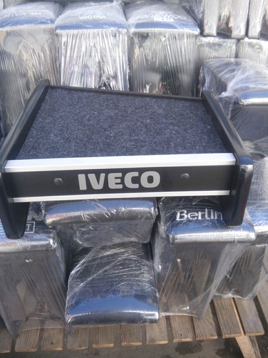 Столик полка на торпеду в авто