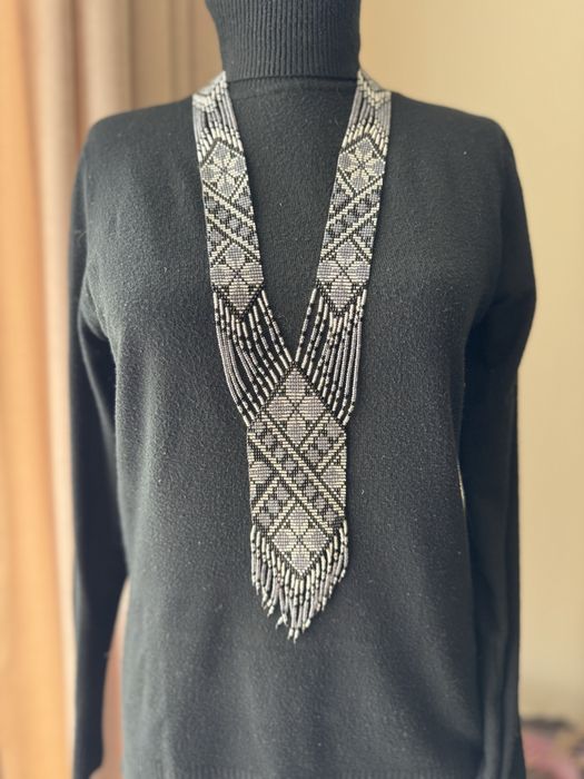 Гердан з бісеру та брошки