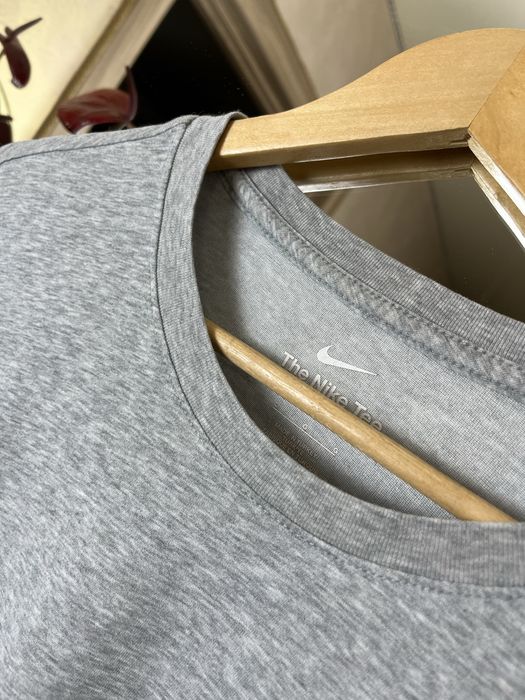 Футболка Nike Tee сіра меланжева