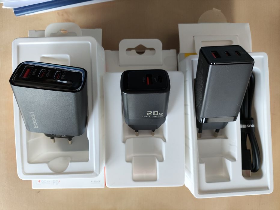 Carregador USB Toocki 67W GaN (Novo na caixa)